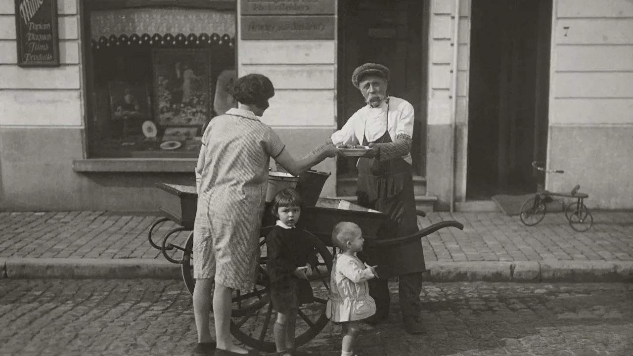 Old Photos Historic People Street Life