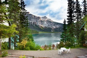 Serene Mountain & Lake Retreats